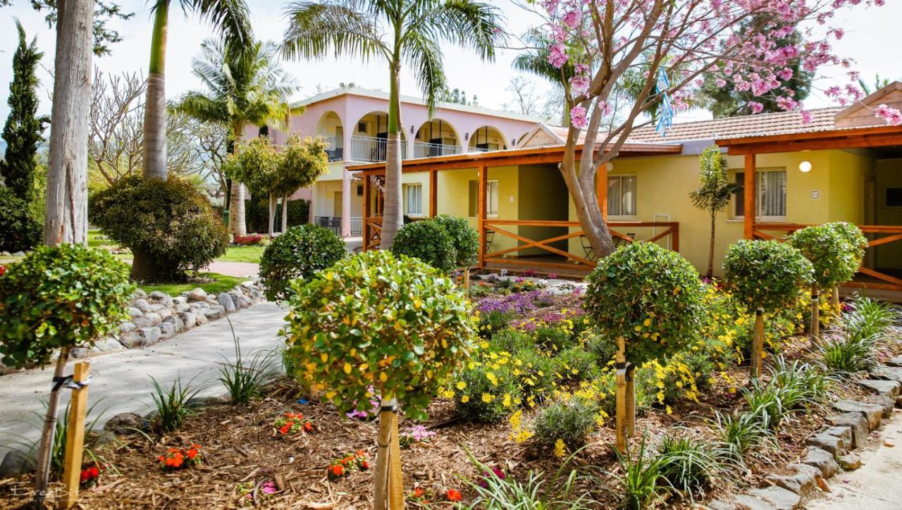 Shaar Hagolan Kibbutz Country Lodging Экстерьер фото