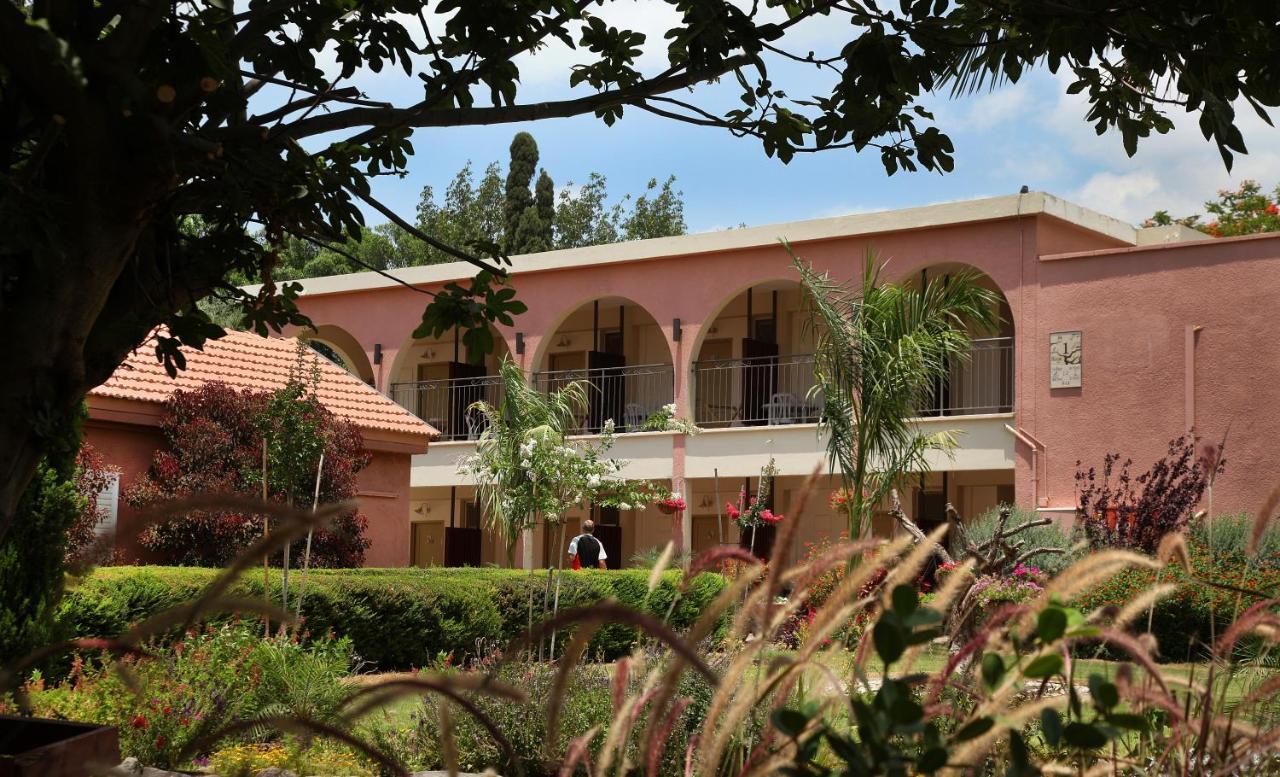 Shaar Hagolan Kibbutz Country Lodging Экстерьер фото
