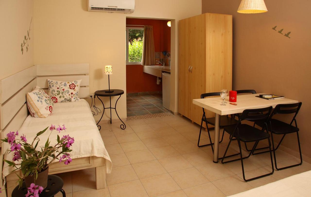 Shaar Hagolan Kibbutz Country Lodging Экстерьер фото