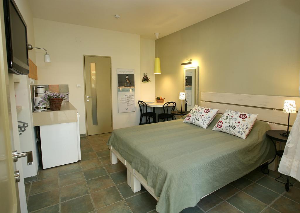 Shaar Hagolan Kibbutz Country Lodging Экстерьер фото