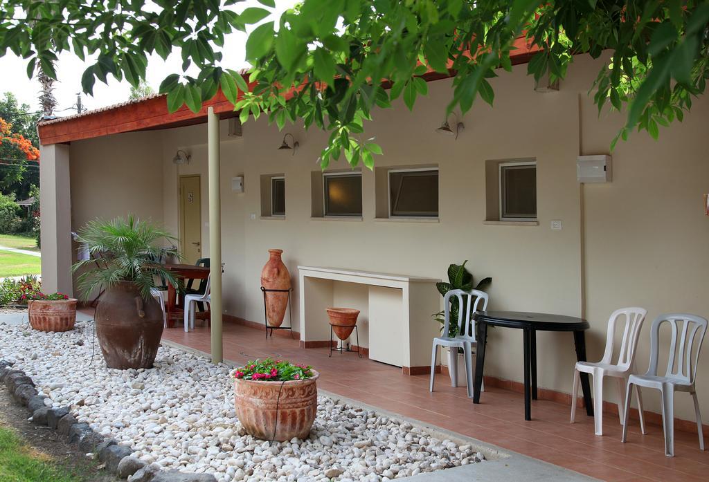 Shaar Hagolan Kibbutz Country Lodging Экстерьер фото