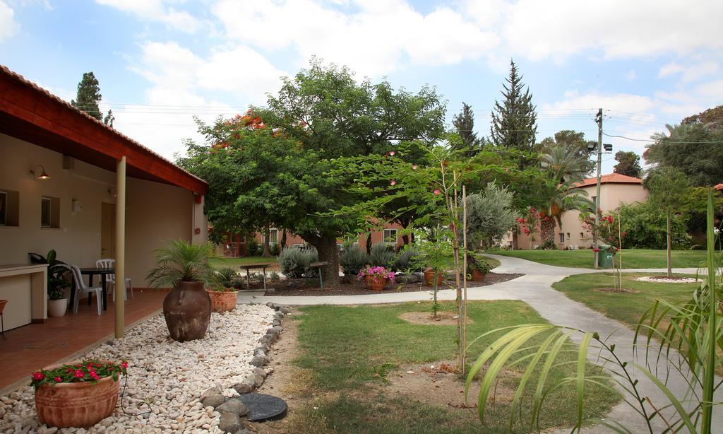 Shaar Hagolan Kibbutz Country Lodging Экстерьер фото