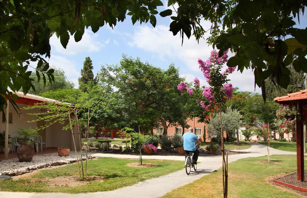 Shaar Hagolan Kibbutz Country Lodging Экстерьер фото