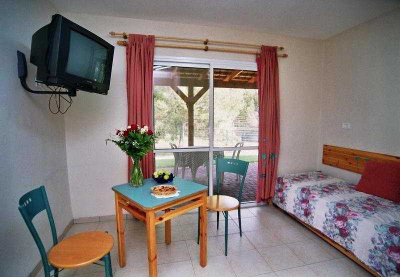 Shaar Hagolan Kibbutz Country Lodging Экстерьер фото