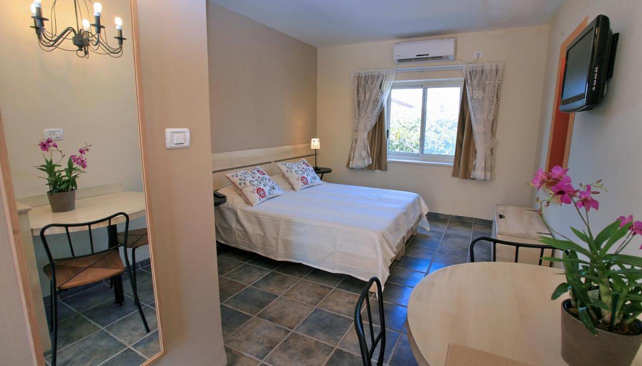 Shaar Hagolan Kibbutz Country Lodging Экстерьер фото