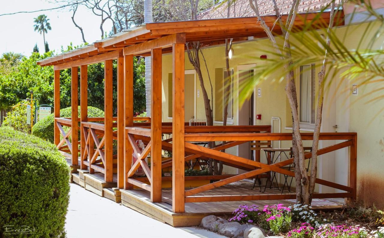 Shaar Hagolan Kibbutz Country Lodging Экстерьер фото