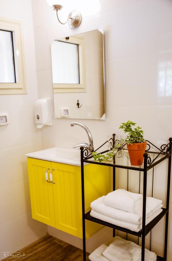 Shaar Hagolan Kibbutz Country Lodging Экстерьер фото